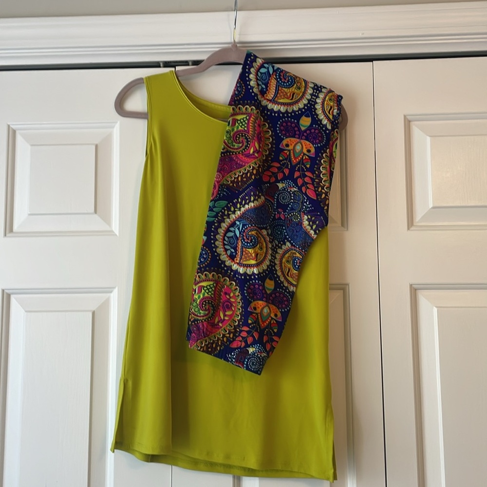 Tunic top with buttery soft leggings. Both medium or 10/12 stretchy.